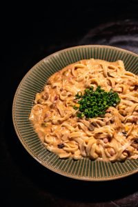 مكرونة وايت صوص بالدجاج